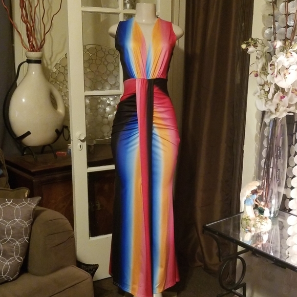 Dresses & Skirts - ** SOLD ***🥰 PRETTY MAXI ❤